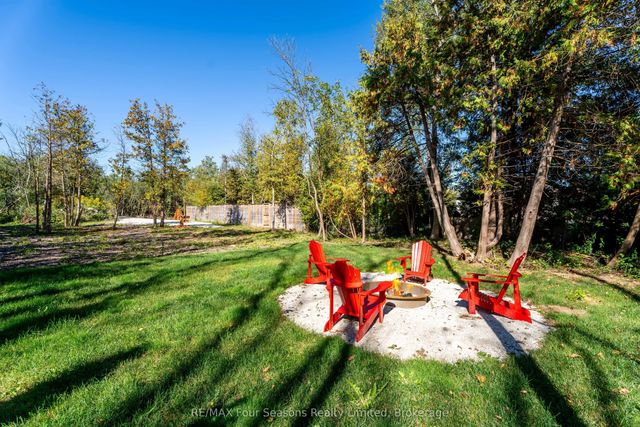 9746 Beachwood Road, Collingwood