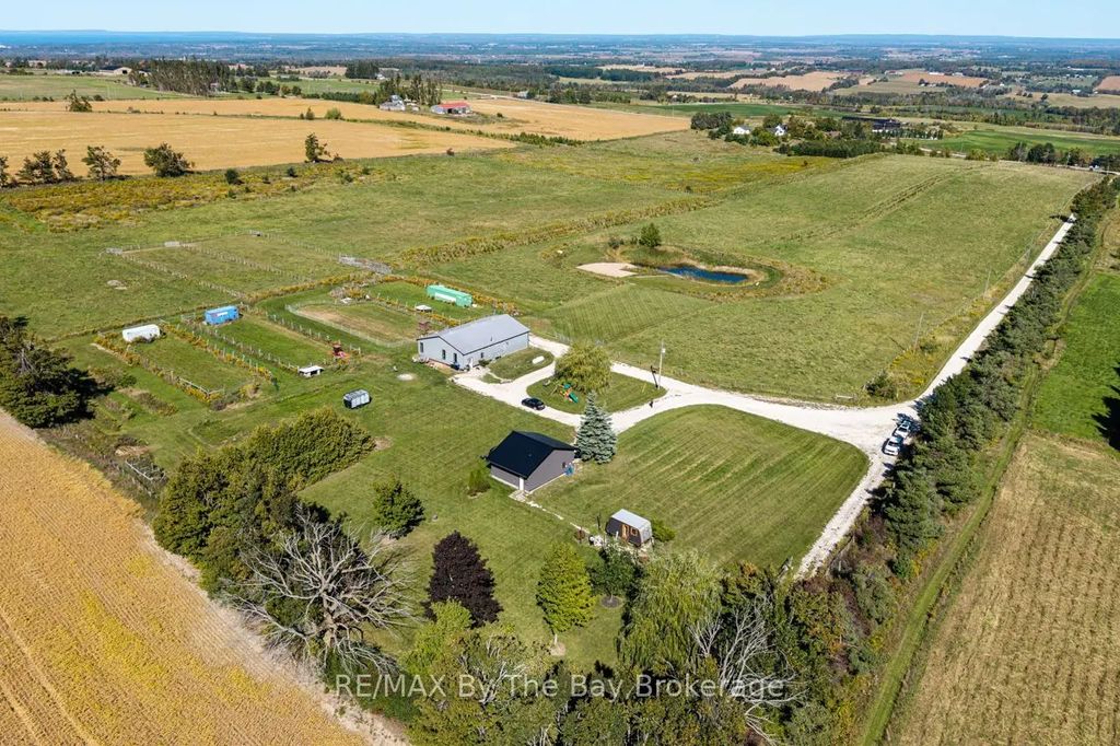 2574 Fairgrounds Road S, Clearview