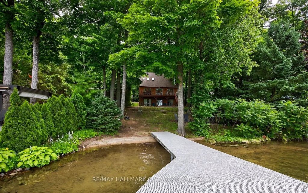 176 Farlain Lake Road E, Tiny