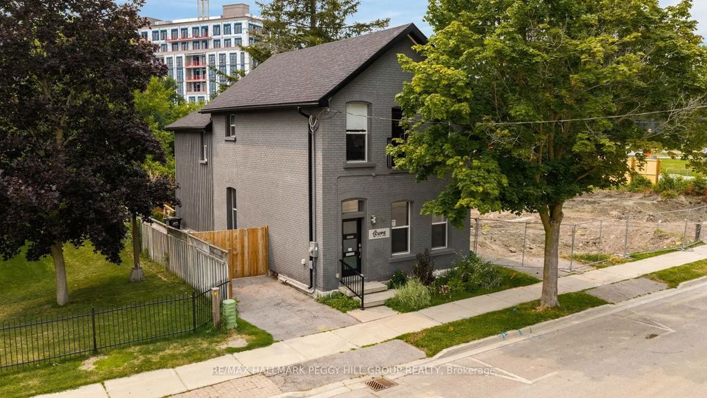 54 Clapperton Street, Barrie