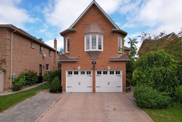 19 Grand Forest Drive, Barrie