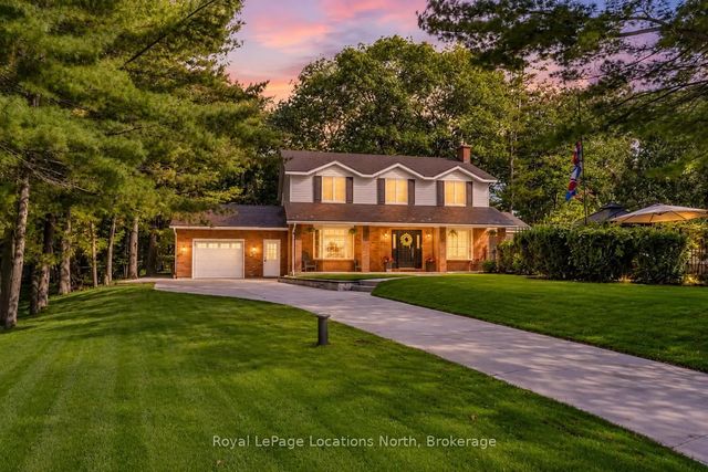 8 Seeley Court, Wasaga Beach