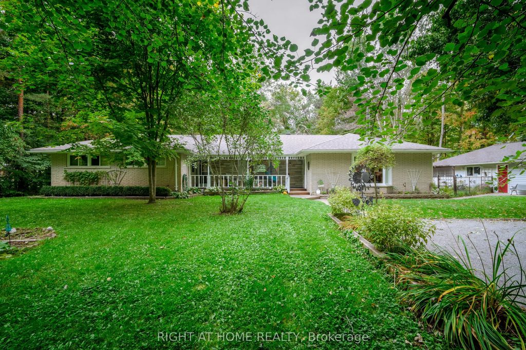 1602 County 92 Road, Springwater
