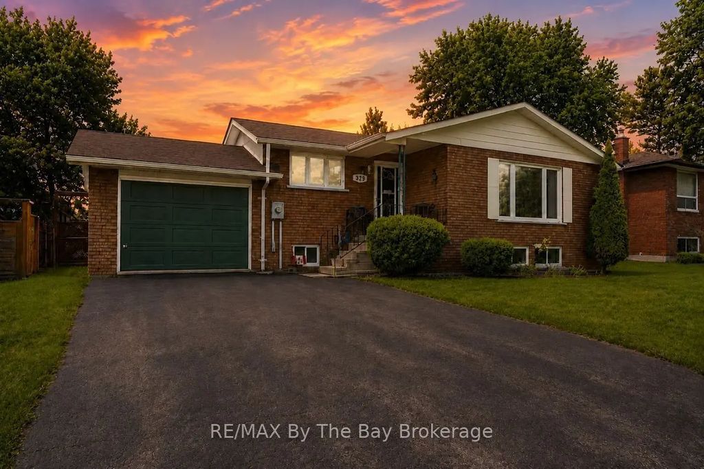 229 Datas Drive E, Clearview