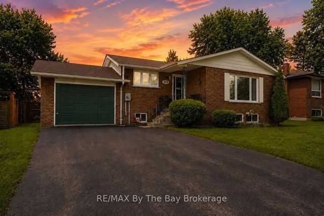 229 Datas Drive E, Clearview