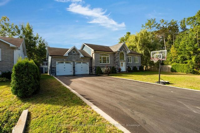 4 Fatima Court, Wasaga Beach