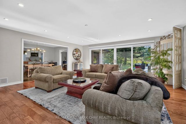 98 Idlewood Drive, Springwater