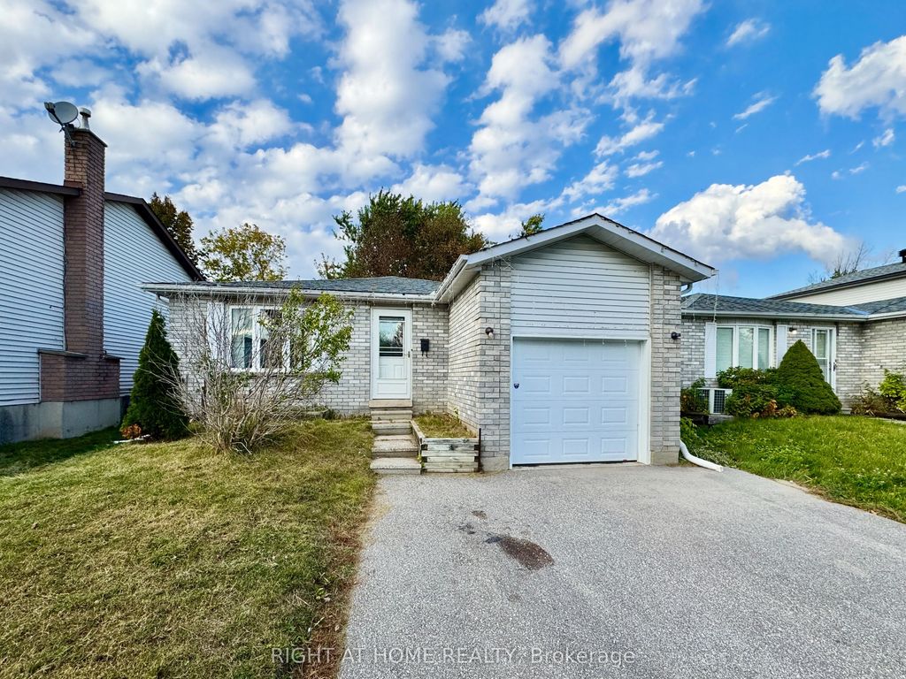 6 Hickling Trail, Barrie