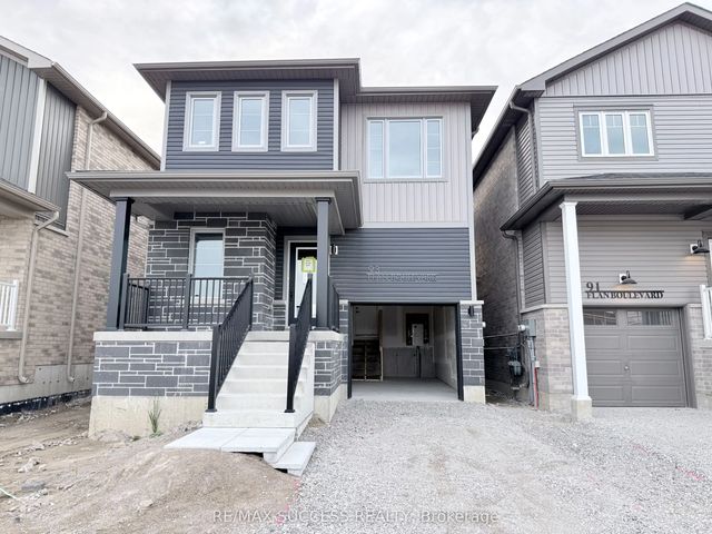 93 Flan Boulevard, Barrie