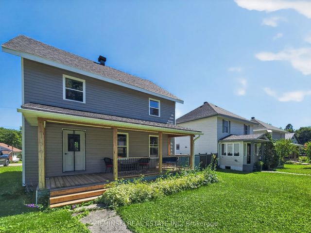 137 Cambridge Avenue, Iroquois Falls