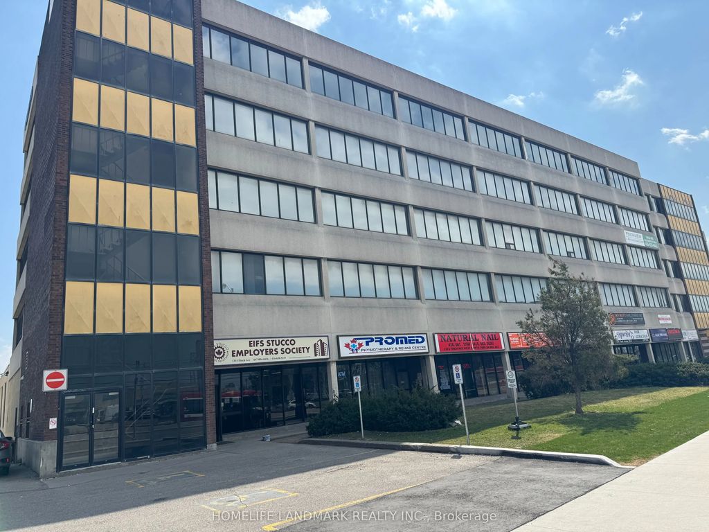 1315 Finch Avenue W, Toronto W05