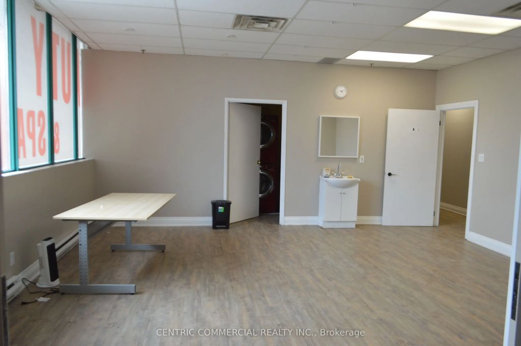 1900 Dundas Street E 203, Mississauga