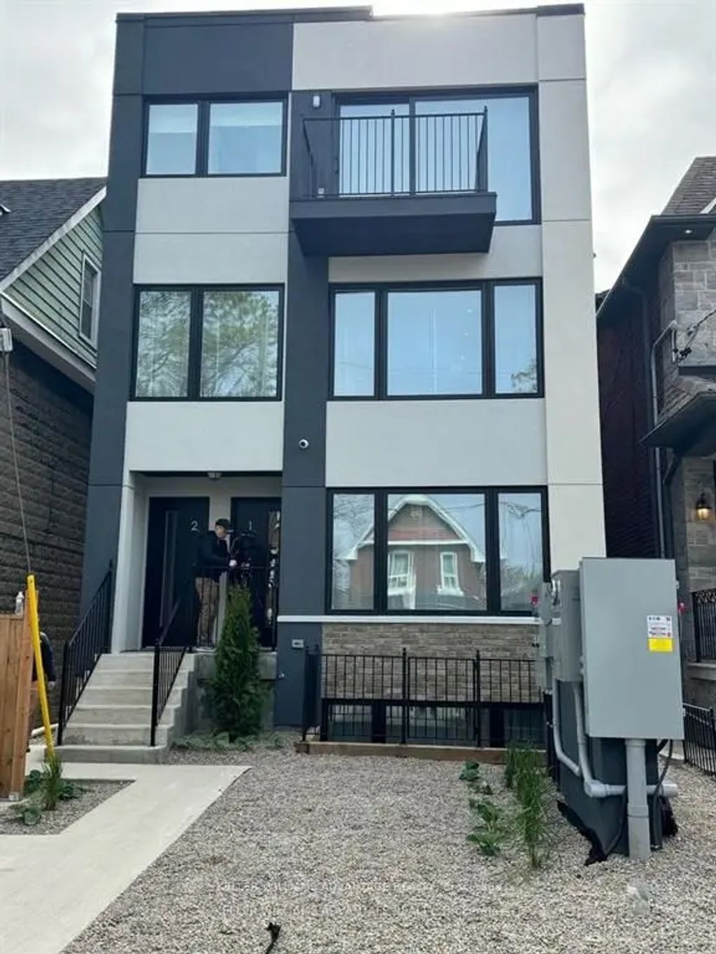 12 Batavia Avenue, Toronto W03