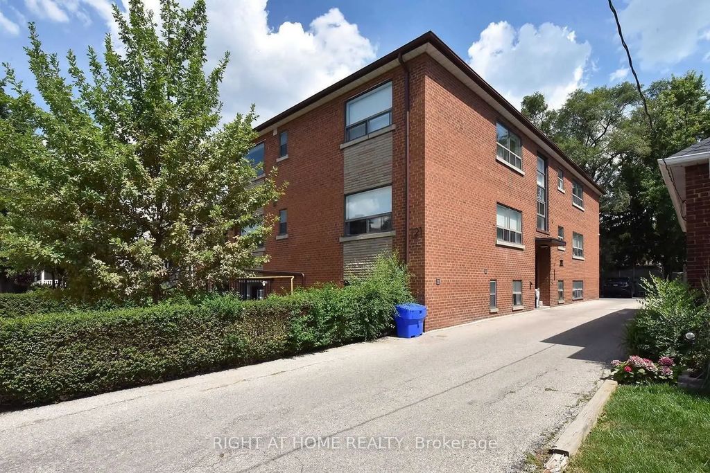 121 Fourth Street, Toronto W06