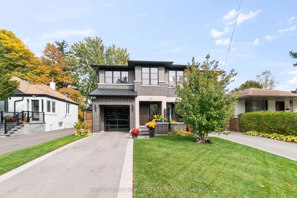 39 Oakwood Avenue N, Mississauga