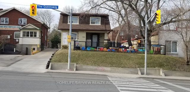 600 N The Queensway Toronto W7 Way, Toronto W07
