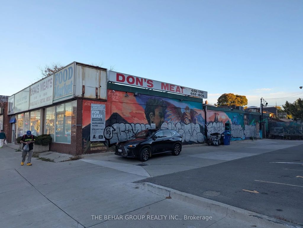 1747 St. Clair Avenue W, Toronto W03