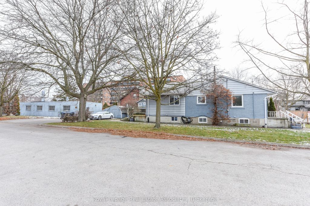 1089 Seneca Avenue, Mississauga