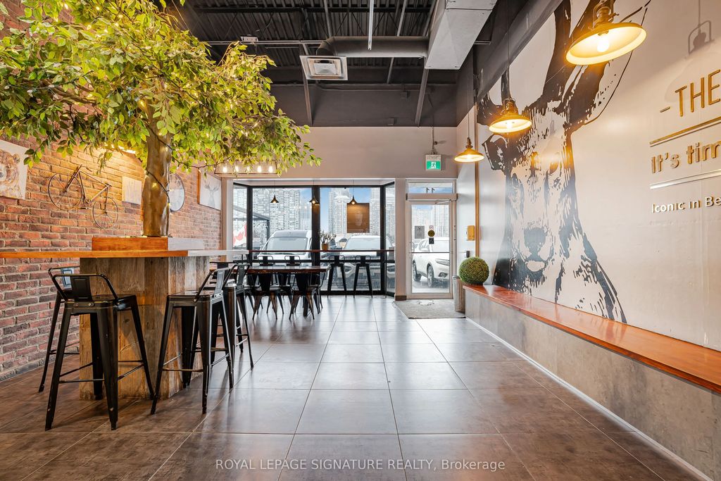 325 Central Parkway W 11, Mississauga