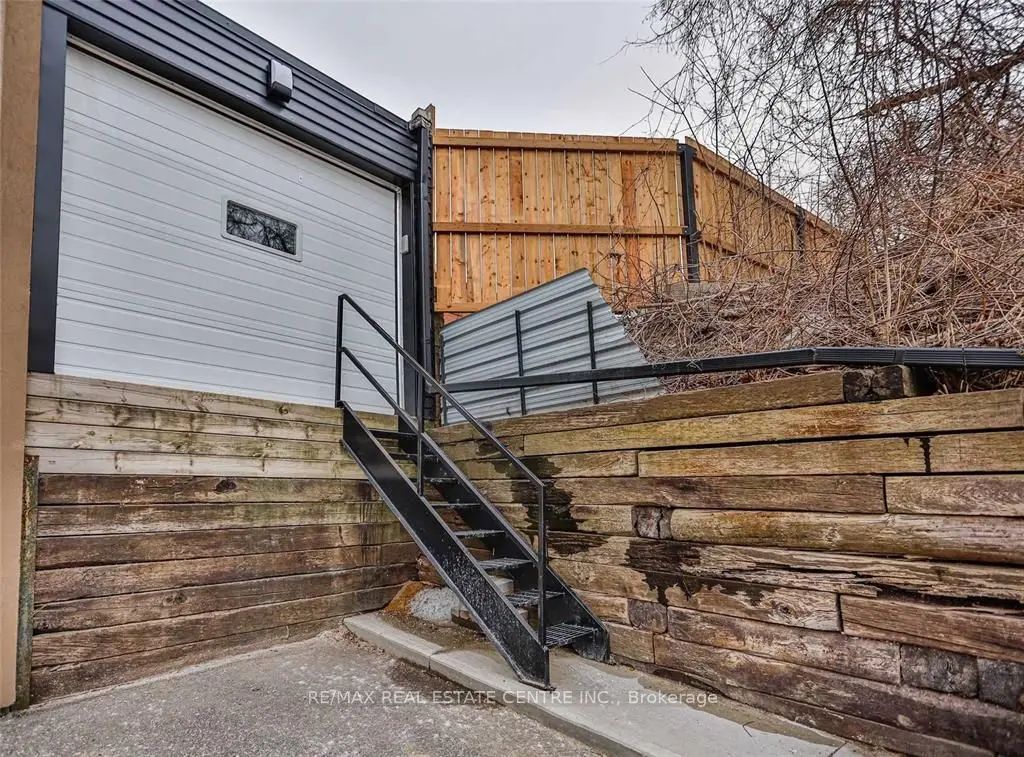 16 Nashville Avenue Storage, Toronto W03