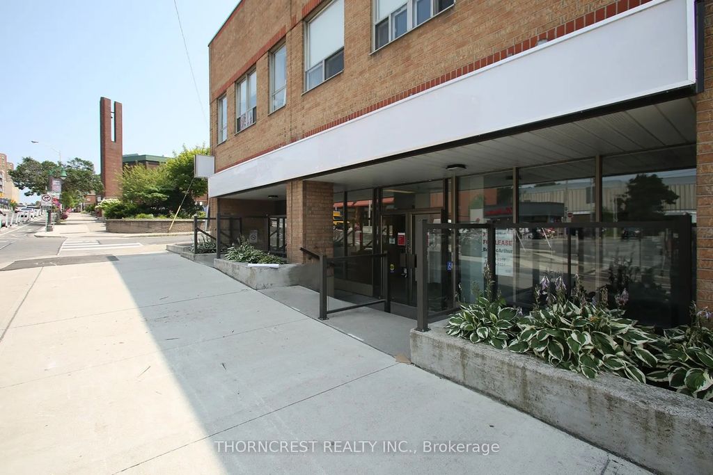 1709 Bloor Street W, Toronto W01