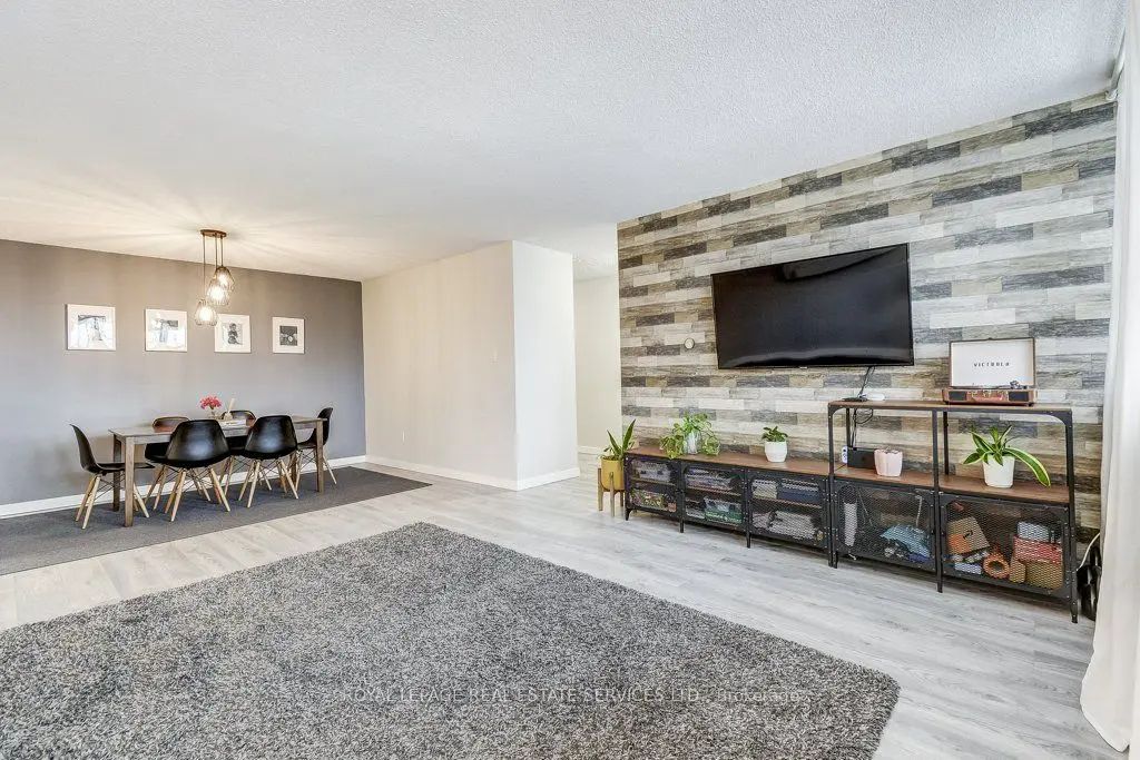 212 Kerr Street 601, Oakville