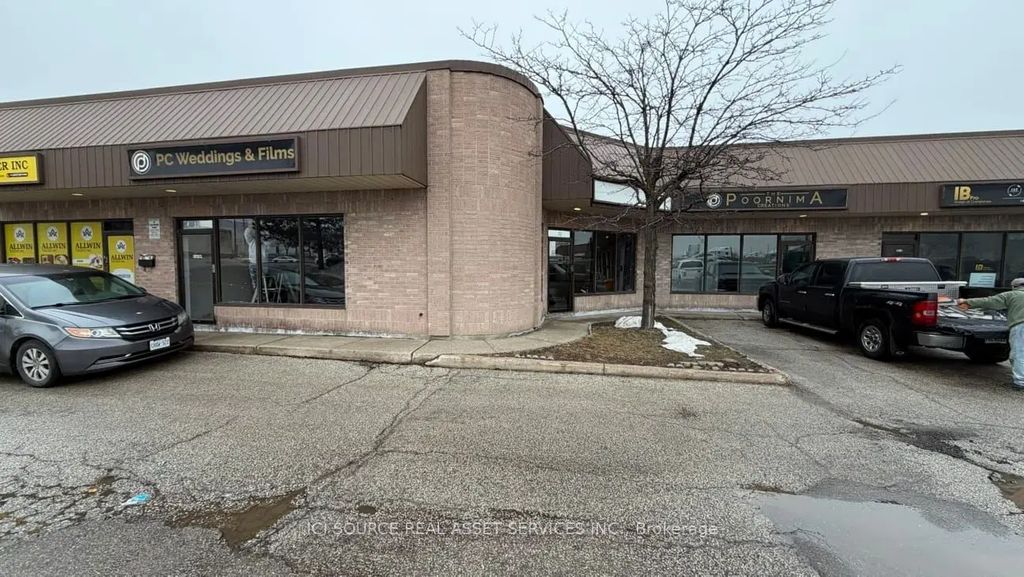 18 Strathearn Avenue A-south Unit 31-33, Brampton