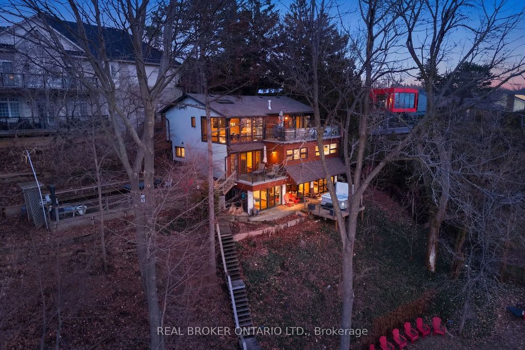 868 Danforth Place, Burlington