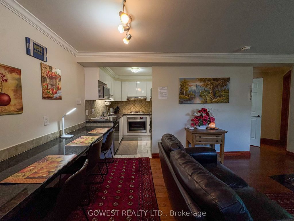 20 Glen Gordon Road 4, Toronto W02