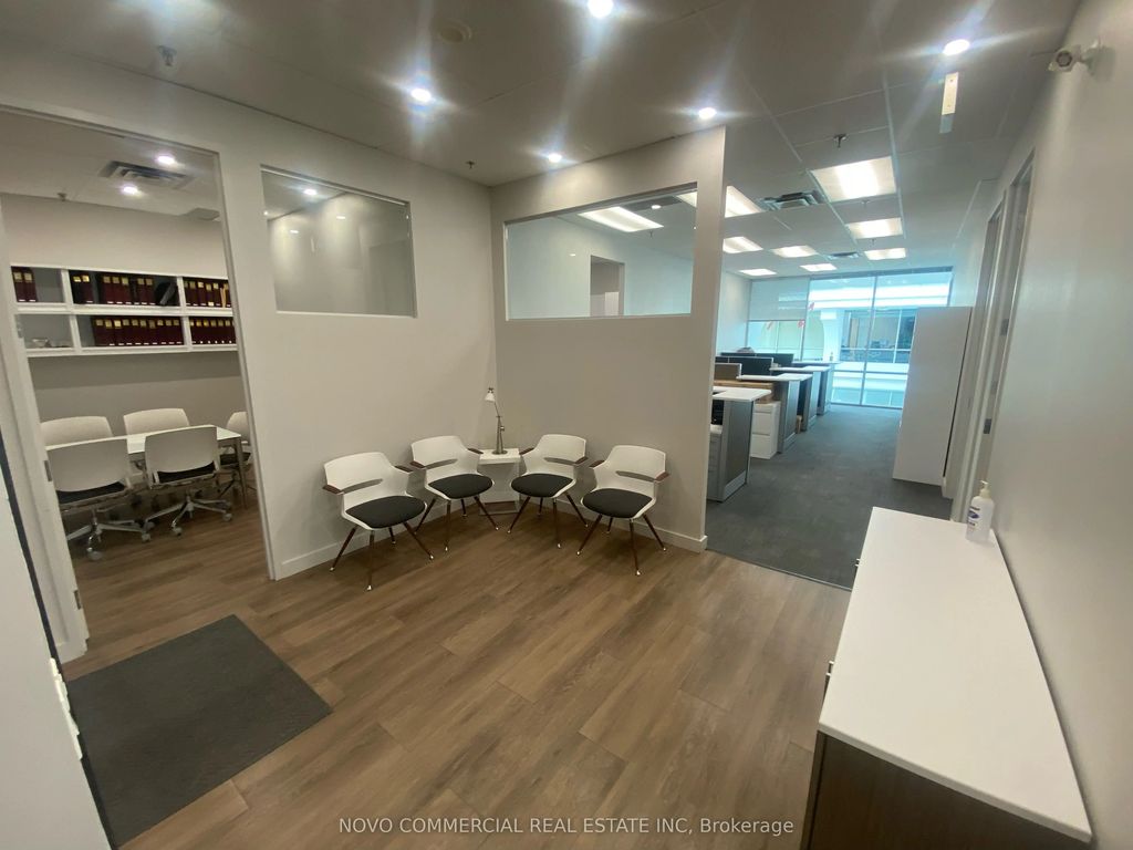 700 Lawrence Avenue W 476, Toronto W04