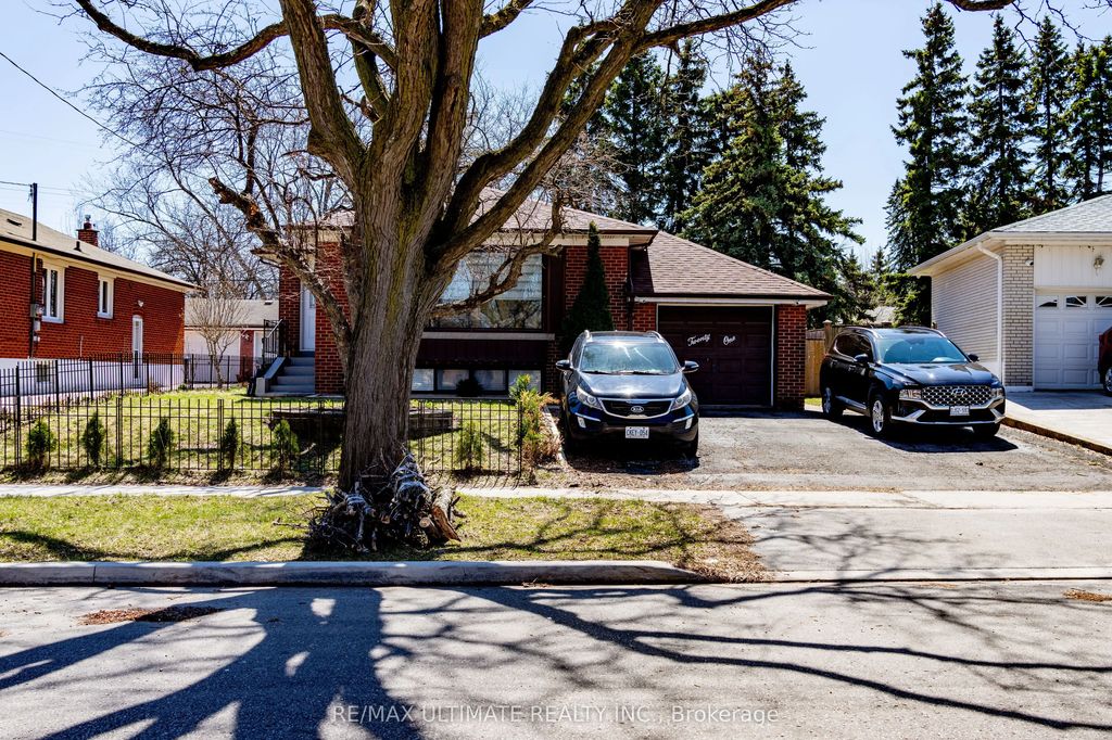 21 Benway Drive, Toronto W10