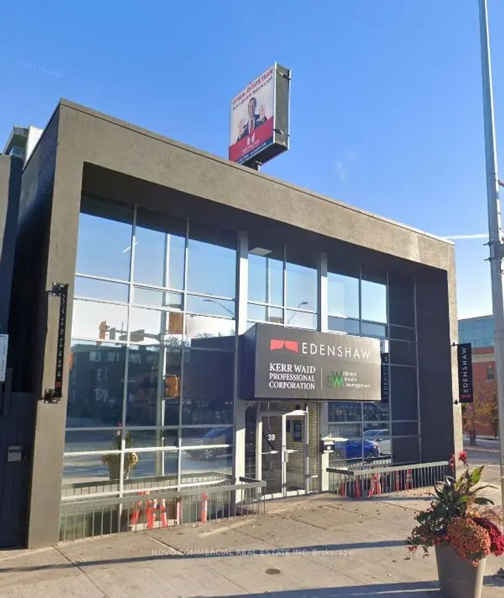 39 Lakeshore Road E, Mississauga