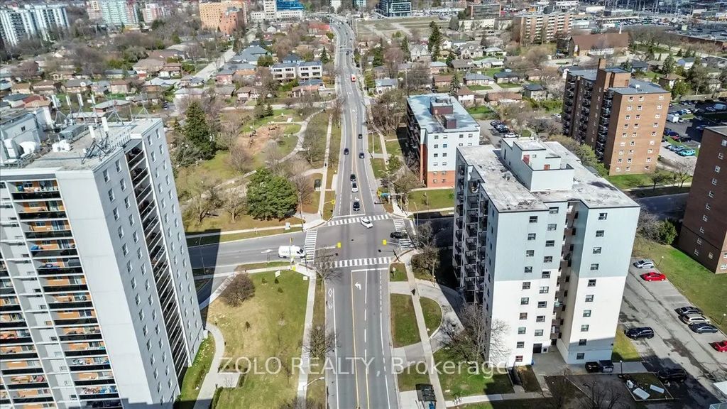 2345 Confederation Parkway 203, Mississauga