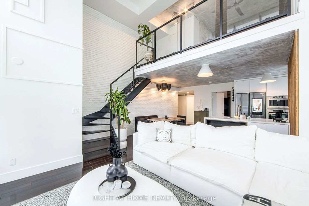 250 Manitoba Street Se 728, Toronto W06