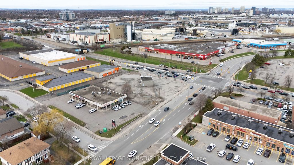 73 Kennedy Road S, Brampton