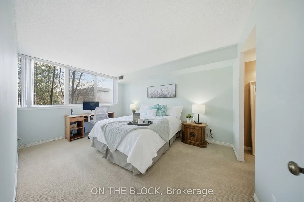 880 Dundas Street W 203, Mississauga