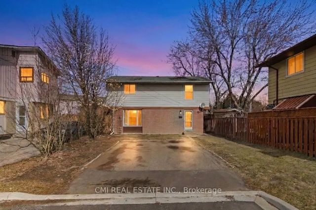 8 Huronia Court, Brampton