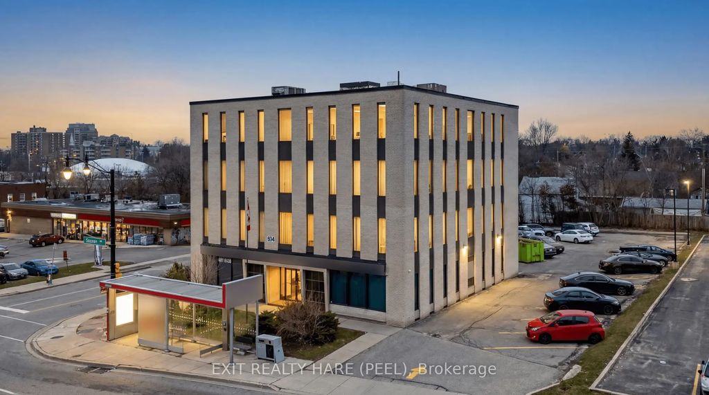 134 Queen Street E, Brampton