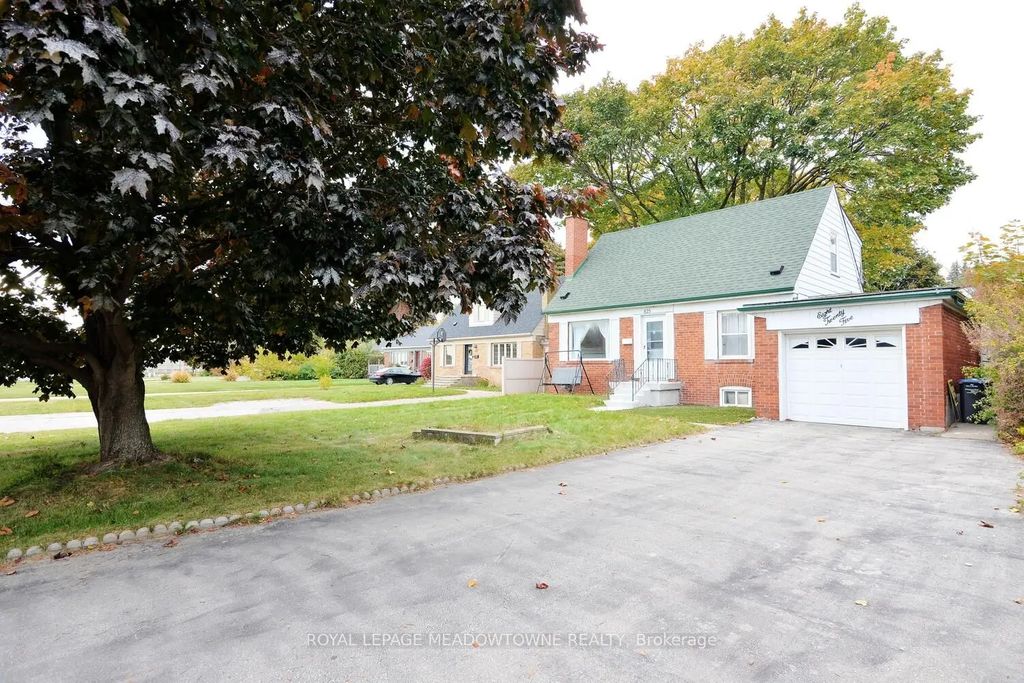 825 North Service Road, Mississauga