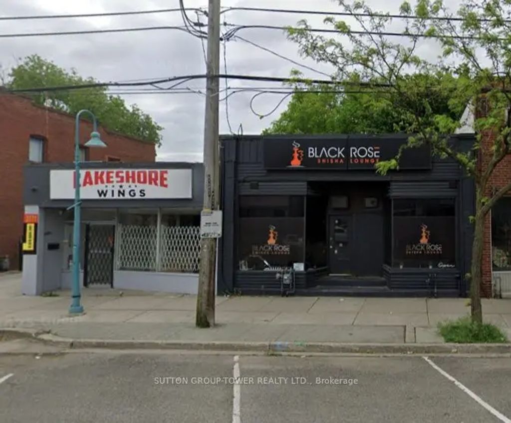 3373 Lake Shore Boulevard W, Toronto W06