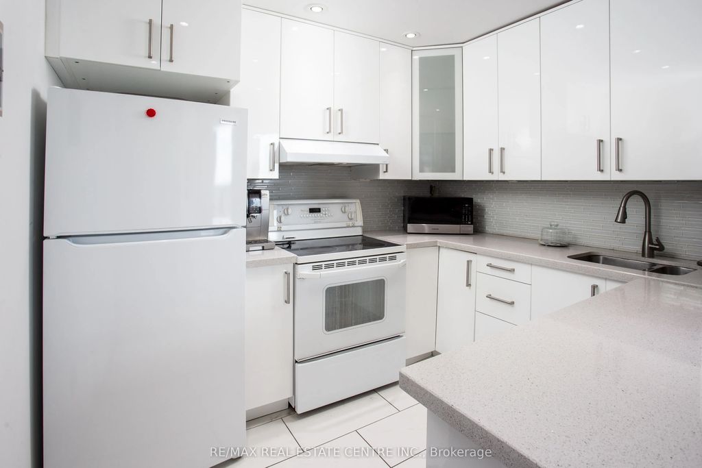 25 Agnes Street Ph06(1206), Mississauga