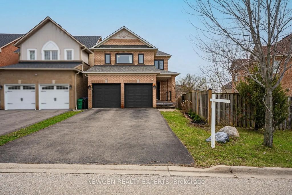 812 Knotty Pine Grove, Mississauga