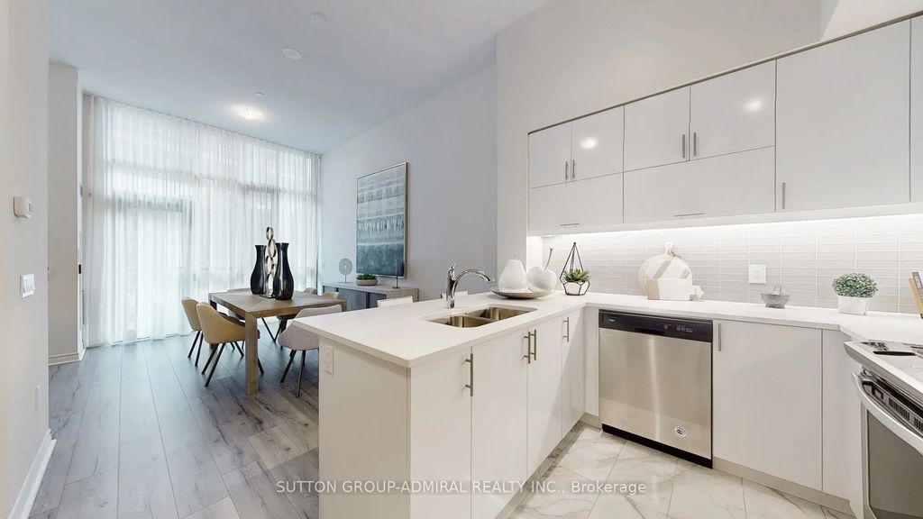 39 Annie Craig Drive Th 101, Toronto W06