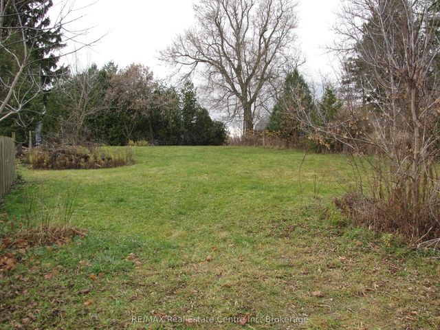 11008 First Line, Milton