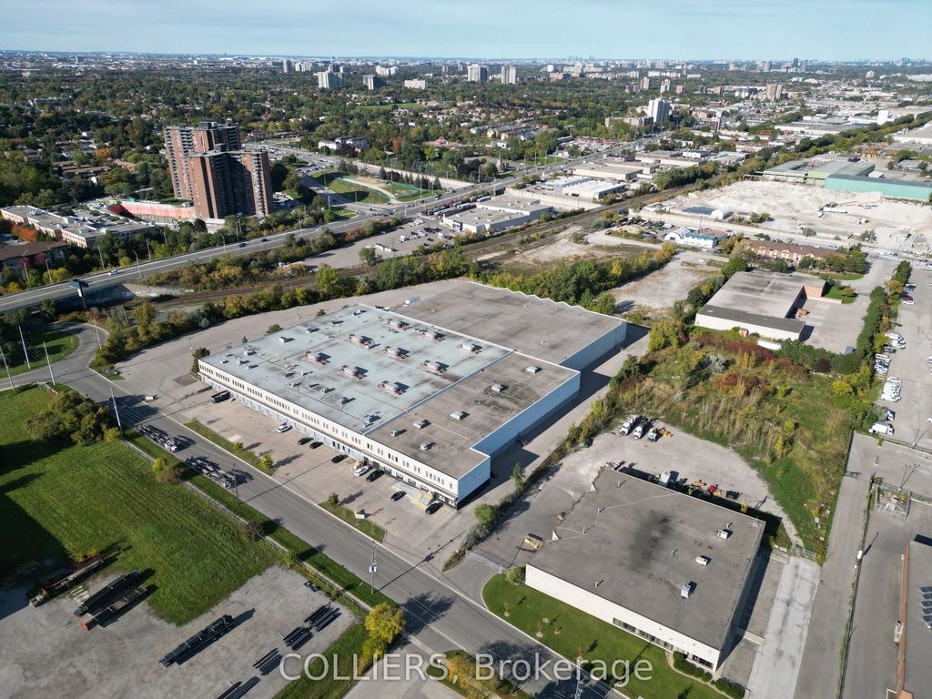 560 Hensall Circle, Mississauga