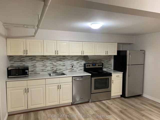 701 The Queensway Avenue, Toronto W07