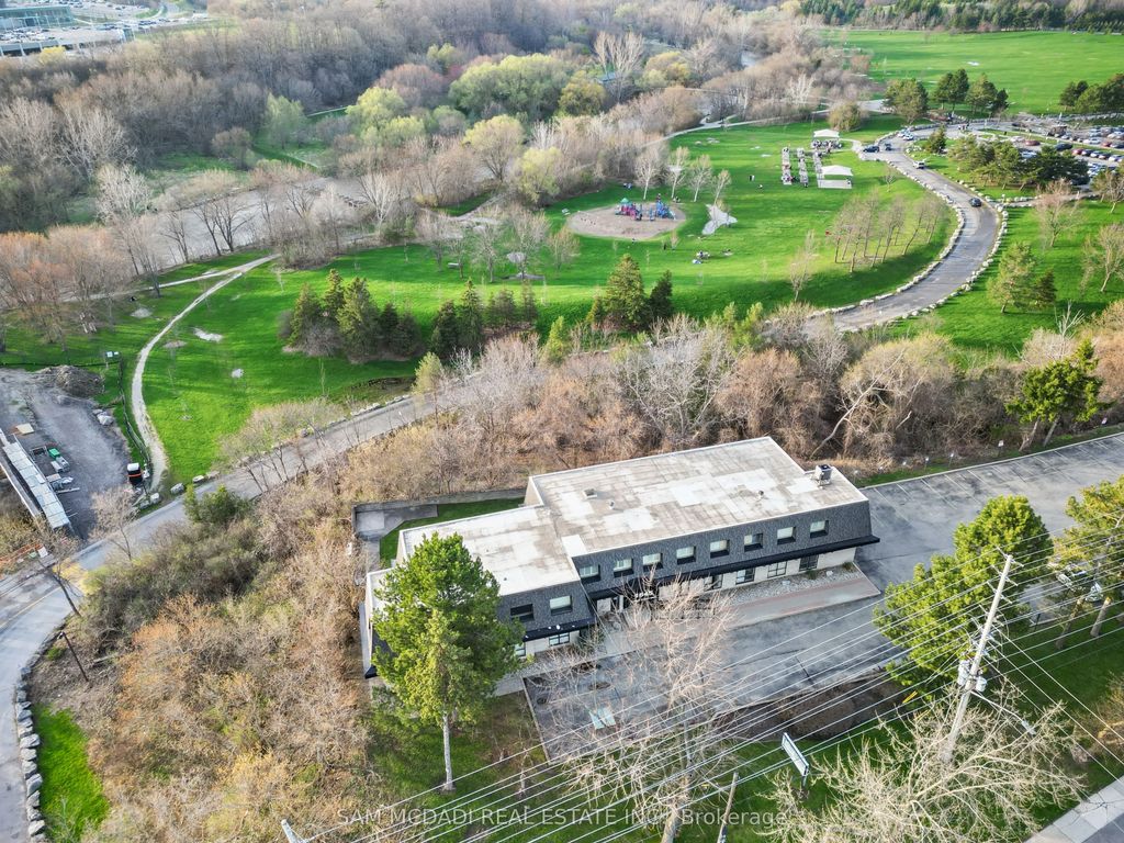 1645 Dundas Street W, Mississauga