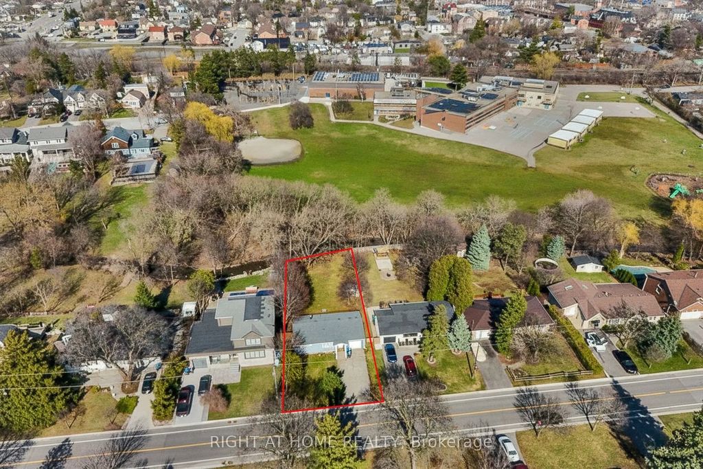 15 Pioneer Drive, Mississauga
