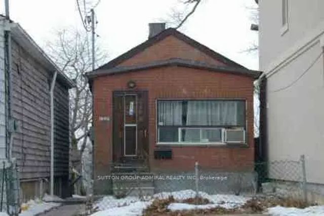 128 Spears Street, Toronto W03