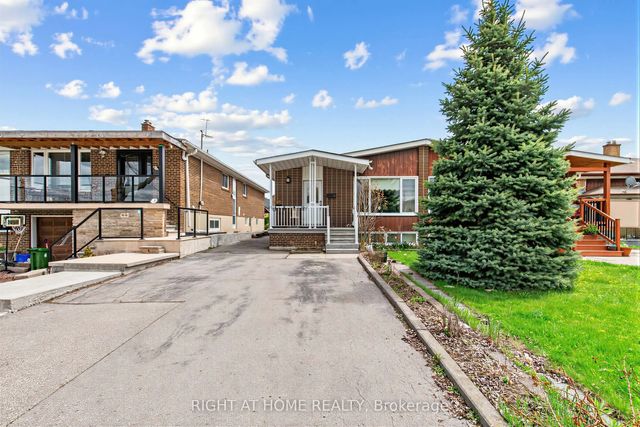 5 Thwaite Avenue, Toronto W05